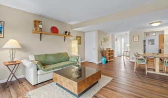 624 Peninsula Ct, Ann Arbor, MI 48105