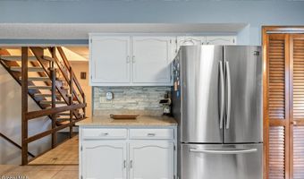 7 Hawthorn Cir, Albany, NY 12203