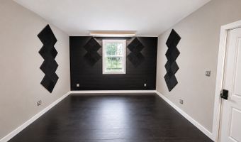 77 N High St, Clinton, CT 06413