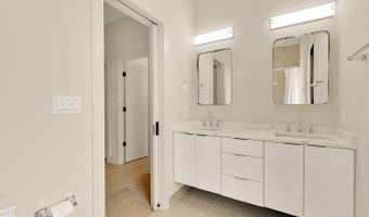 2100 4TH St NE #2, Washington, DC 20002