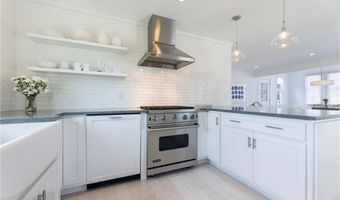 21 Overlook Ave, Charlestown, RI 02813