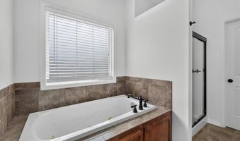 16913 Juniper Dr, Basehor, KS 66007