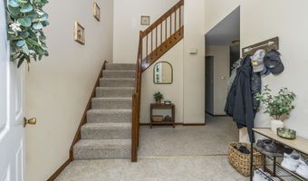 3 Woodside Dr, Albany, NY 12208