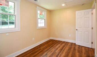 5523 HALWIS St, Alexandria, VA 22303