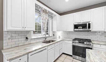 14 Brittany Dr, Bayville, NJ 08721