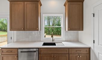 9041 Stonewall Rd, Appomattox, VA 24522