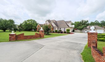 605 Plantation Dr, Adel, GA 31620