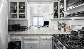 706 Grove St, Alton, IL 62002