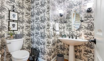 114 Golfview Dr, Adams Twp., PA 15044