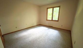 457 E Pioneer Trl, Aurora, OH 44202