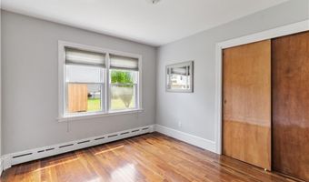 6 Ansonia Ave, Bristol, RI 02809