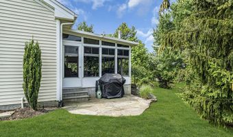 7 Woodlake Ct, Barnegat, NJ 08005