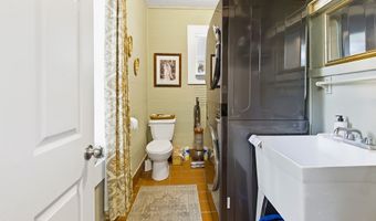128 4th St, Apalachicola, FL 32320