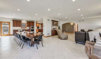 500 E Sherwood Dr, Addison, IL 60101