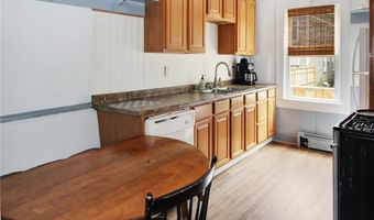 5 Davis Ct, Newport, RI 02840