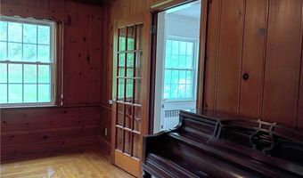 6 Old Pound Hill Rd, North Smithfield, RI 02896