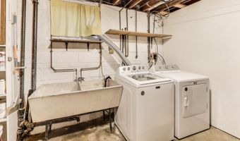 9326 W PARKHILL Dr W, Bethesda, MD 20814