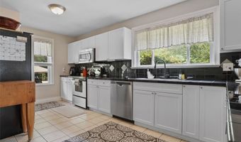 3539 Potts Dr, Akron, OH 44203