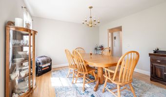 2 Greenview Rd, Brookfield, CT 06804