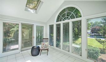 15 Sylvia Ln, Lincoln, RI 02865