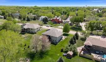 608 N Riverwood Cir, Brandon, SD 57005