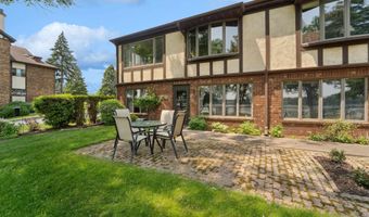 2213 SUNRISE Dr, Appleton, WI 54914