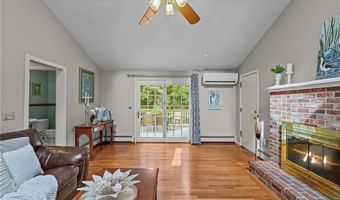 105 LYNN Cir, East Greenwich, RI 02818
