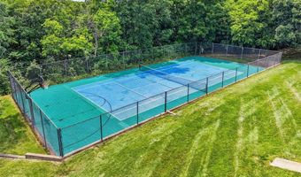 2358 Hidden Meadow Ln, Ballwin, MO 63021