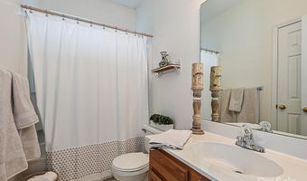 5607 Oak Dr, Charlotte, NC 28216