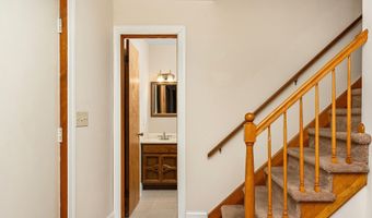 3 Springwood Manor Dr, Albany, NY 12211