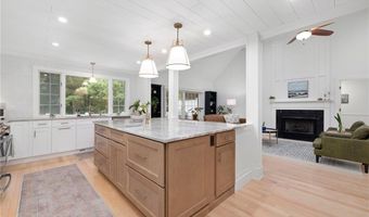 5 Woodbine Ln, Exeter, RI 02822
