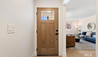 8450 W Canterbury Dr, Boise, ID 83704