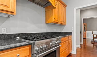 9 Hubbard Rd, Amherst, NH 03031