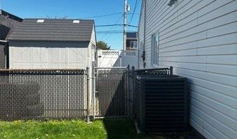53 Coolidge Ave, Amity Harbor, NY 11701