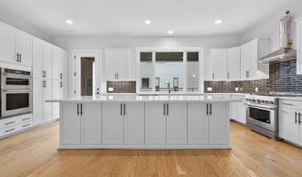 7027 RENITA Ln, Bethesda, MD 20817