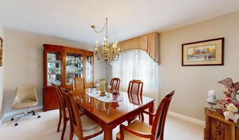 1608 E Crabtree Dr, Arlington Heights, IL 60004