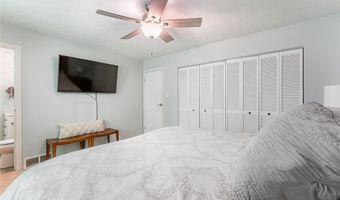 300 Chatham Dr, Aurora, OH 44202