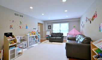 1350 W Barnwall Dr, Addison, IL 60101