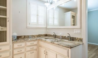 220 Lake Shore Dr, Alma, GA 31510