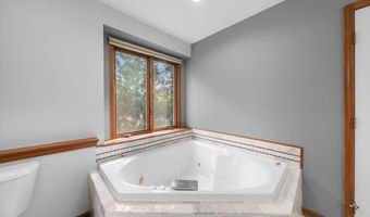 4055 Pontiac Trl, Ann Arbor, MI 48105