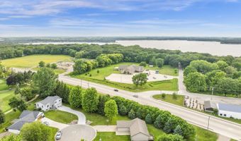 424 Emerald Dr, Arnolds Park, IA 51331
