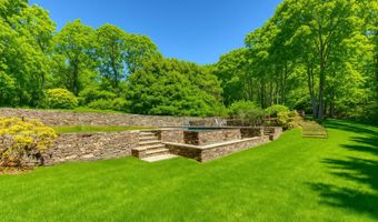 28 Pepperidge Ln, Amagansett, NY 11930