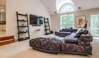 15 Inverness Rd, Falmouth, ME 04105