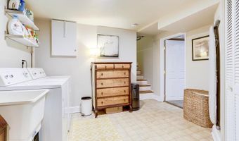 1708 N CAMERON St, Arlington, VA 22207