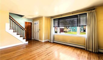 19 Hillside Ave, Newport, RI 02840