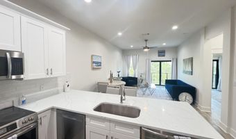 124 Court St 303, Bay St. Louis, MS 39520