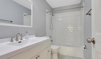 1316 Holgate Dr G5, Ballwin, MO 63021