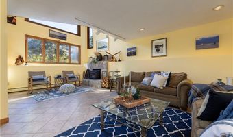 8 Robin Dr, North Kingstown, RI 02852