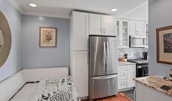 906 S WASHINGTON St 311, Alexandria, VA 22314