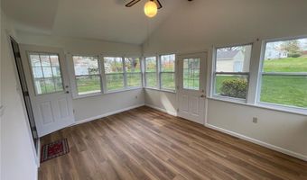 433 Essen Ln, Ballwin, MO 63021
